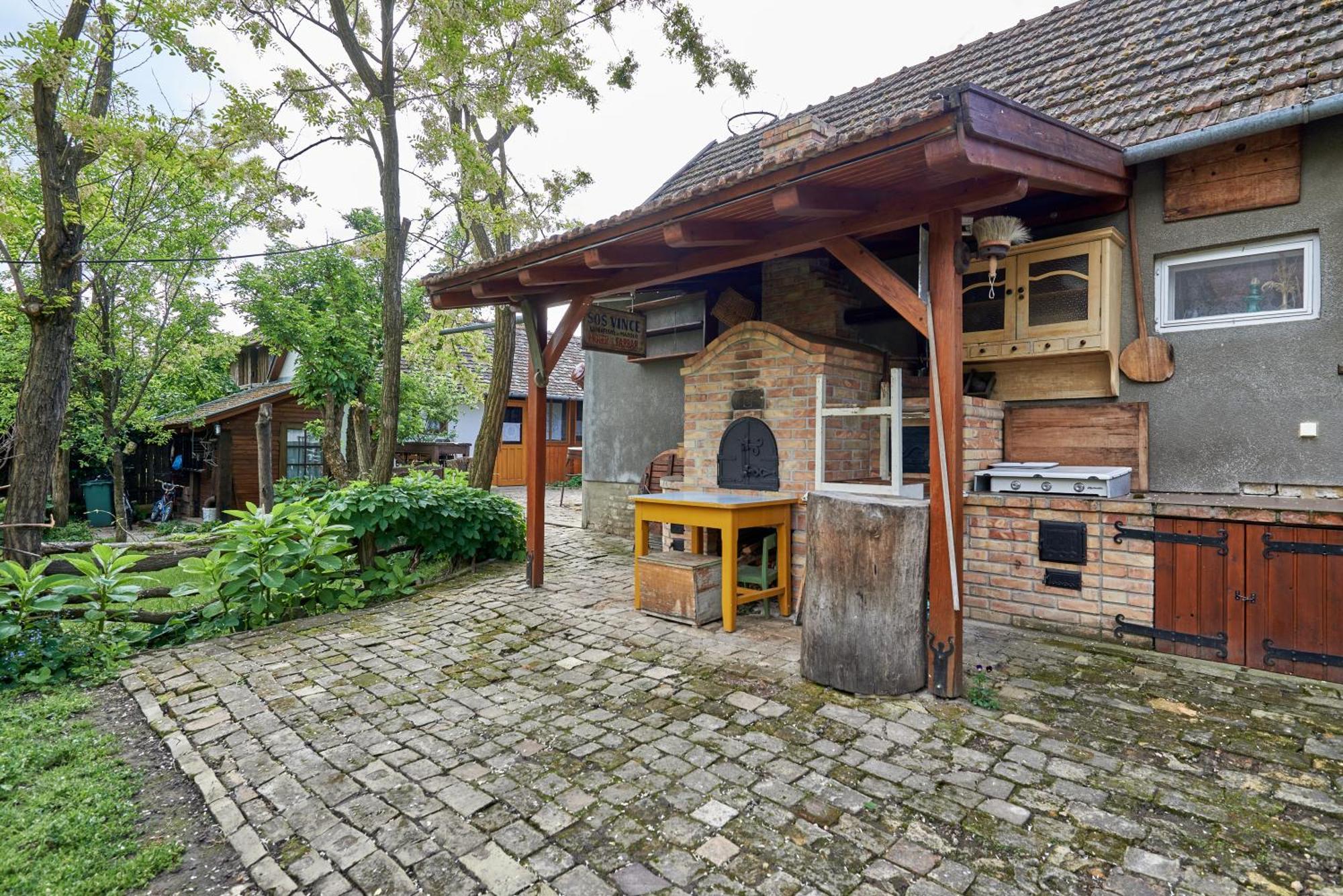 Ana Guesthouse Senta Exterior photo