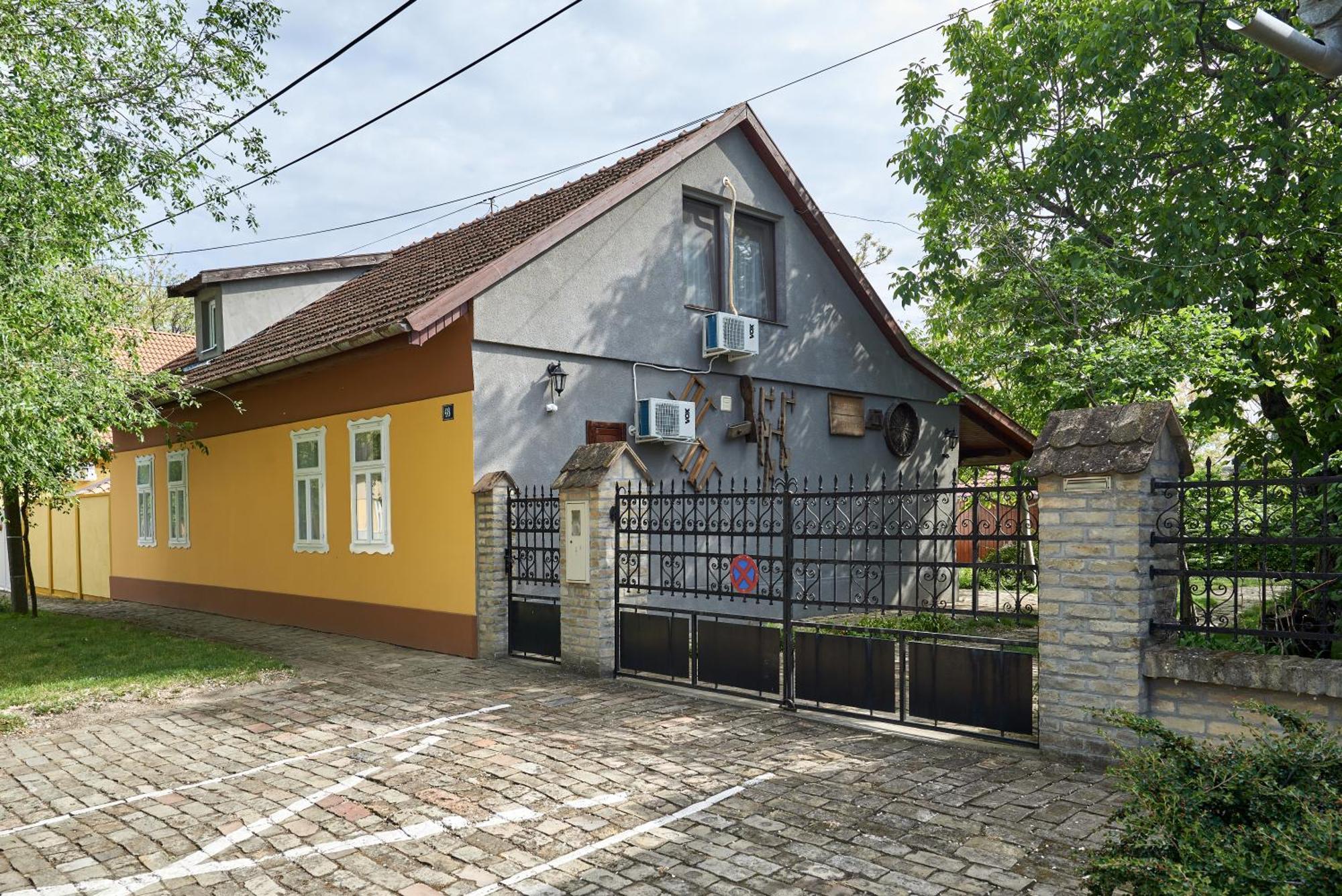 Ana Guesthouse Senta Exterior photo