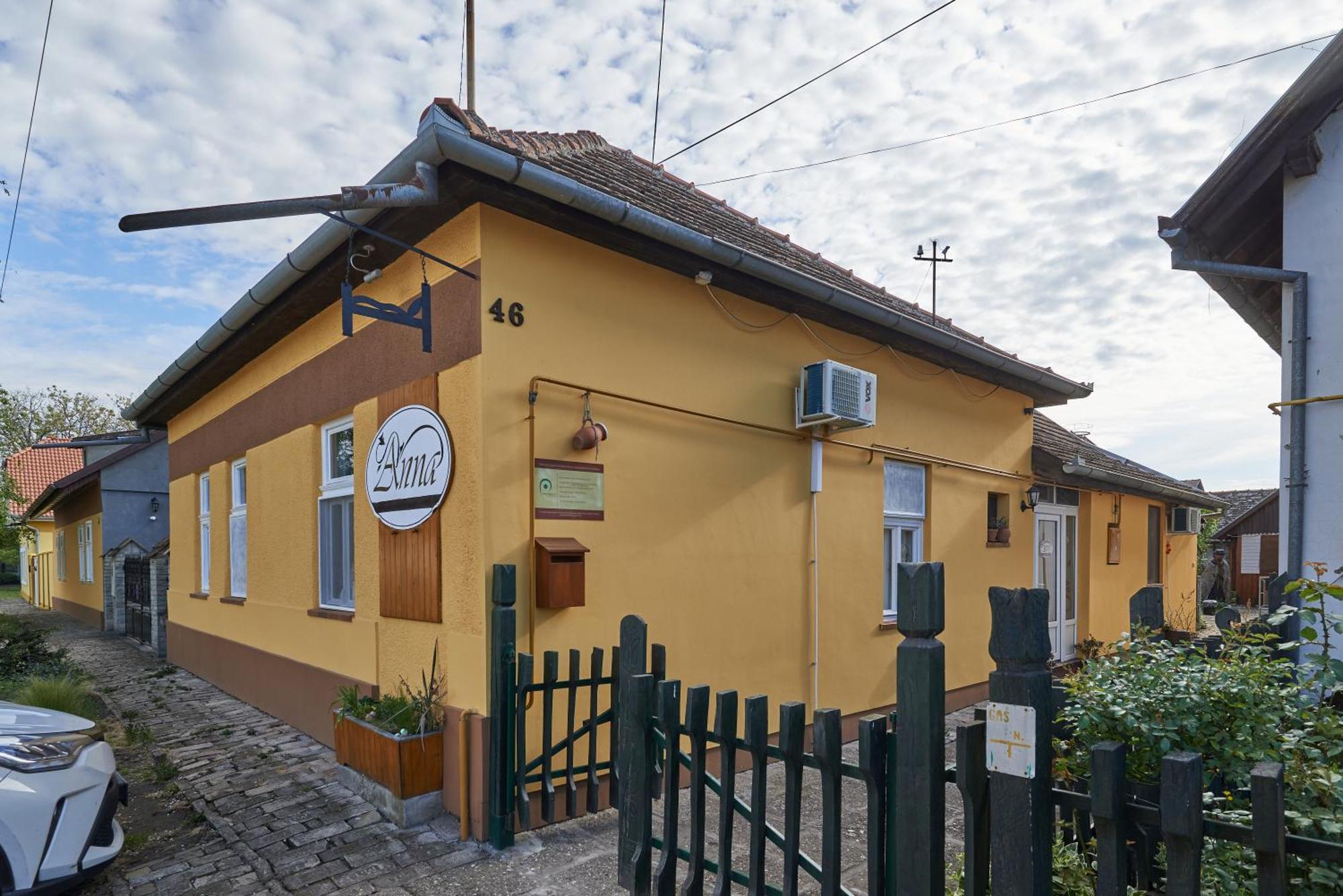 Ana Guesthouse Senta Exterior photo